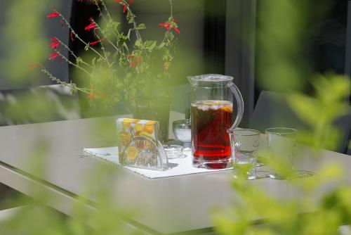 Erfrischungsgetränke auf der Terrasse